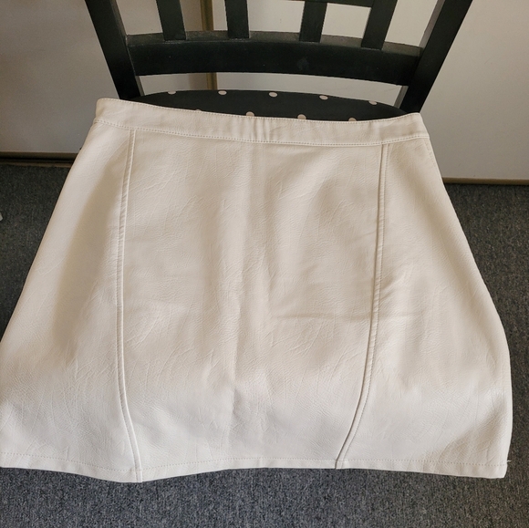Faux Leather Mini Skirt - Picture 15 of 16